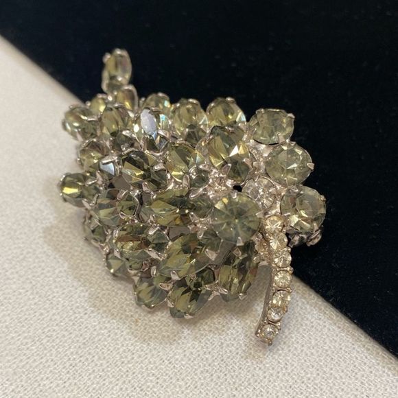 Vintage Weiss Rhinestone Brooch And Earrings Set - Picture 8 of 14